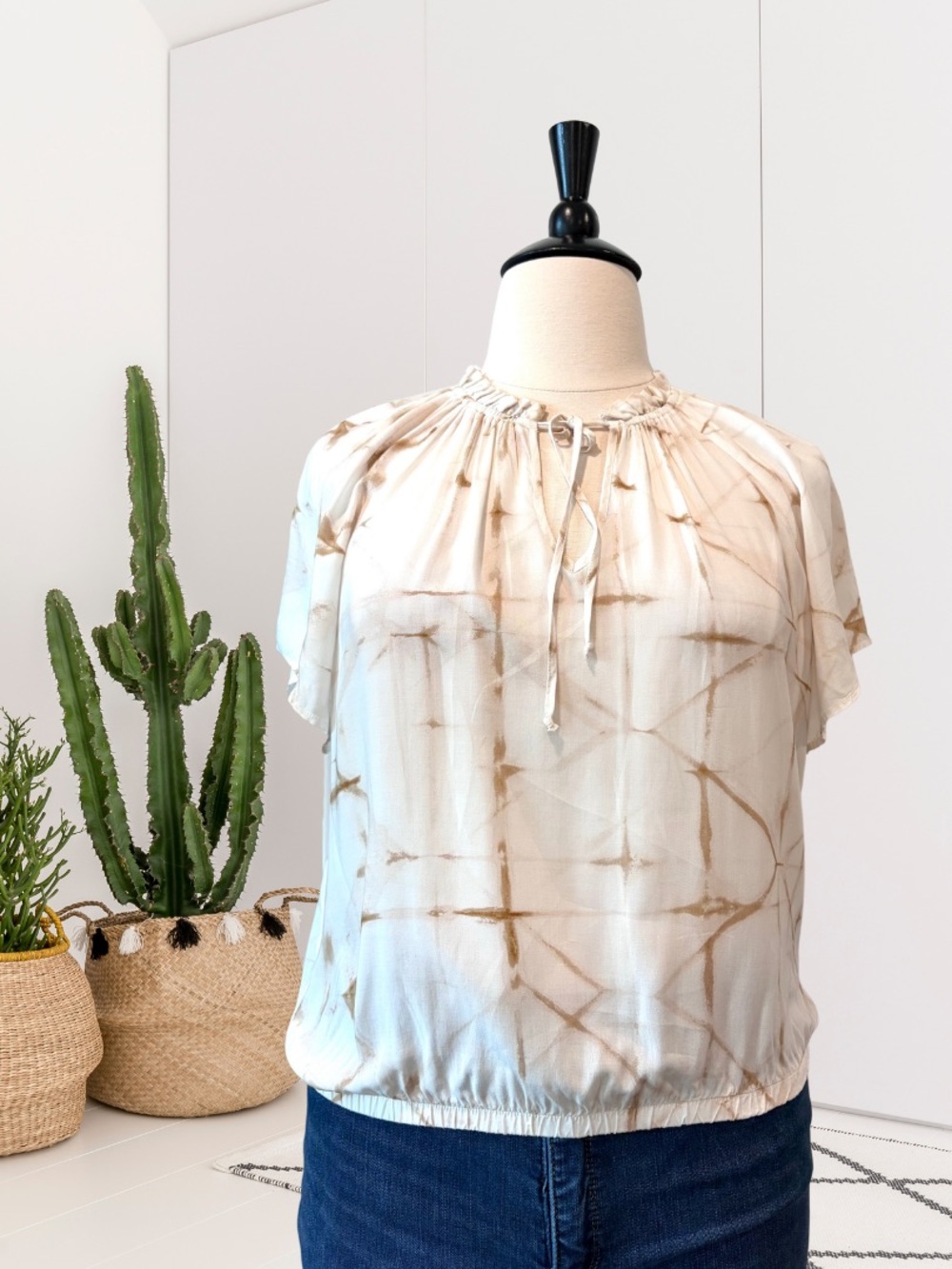 Cloth & Stone Tie Dye Tie Neck Peasant Top